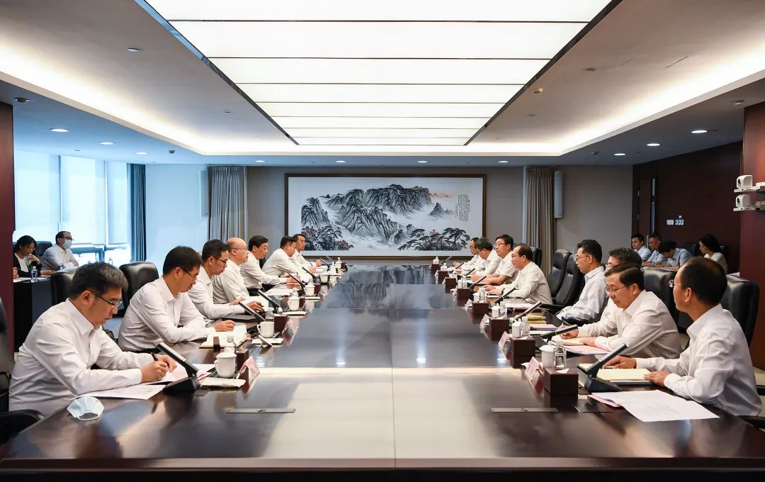 華電集團(tuán)黨組書(shū)記、董事長(zhǎng)江毅與河北省委副書(shū)記、省長(zhǎng)王正譜舉行會(huì)談