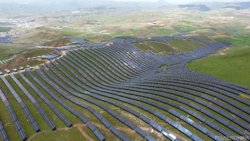 甘南藏族自治州合作市“牧光互補(bǔ)”發(fā)電項目一期建成并網(wǎng)