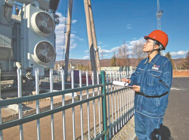 汪瑞娜： 在電網(wǎng)運(yùn)維一線攻堅(jiān)克難