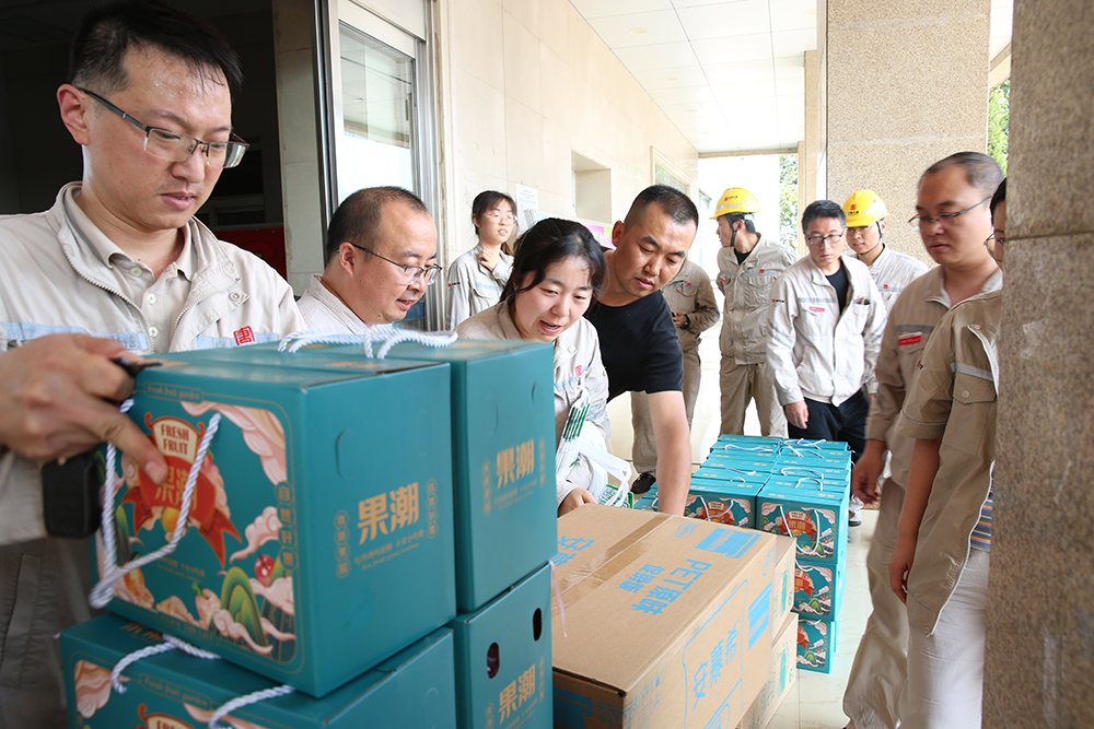 臨汾熱電公司開展“保供有我，夏送清涼”慰問活動(dòng)