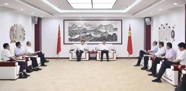 漯河市委書記秦保強(qiáng)、市長(zhǎng)黃鈁會(huì)見(jiàn)中國(guó)電建華中區(qū)總部黨委書記、總經(jīng)理蹇尚友一行