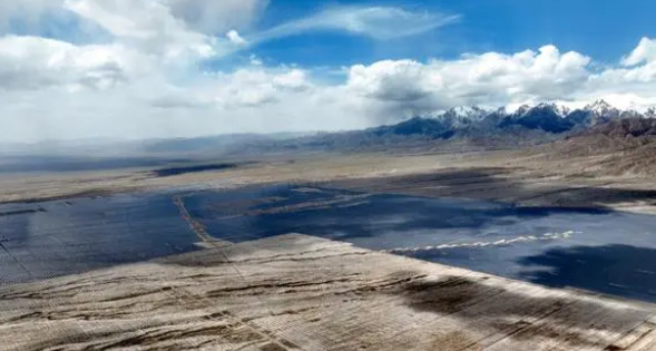 隆基綠能助力全國首個高海拔光氫儲項(xiàng)目并網(wǎng)發(fā)電