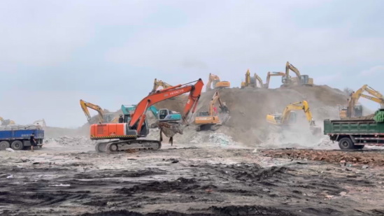 【防汛救災(zāi) 央企行動】爭分奪秒加固堤壩，中建集團馳援天津防汛抗洪一線