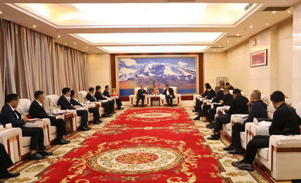 華電集團(tuán)黨組書記、董事長(zhǎng)江毅與喀什地委副書記、行署專員艾尼瓦爾·吐爾遜舉行會(huì)談