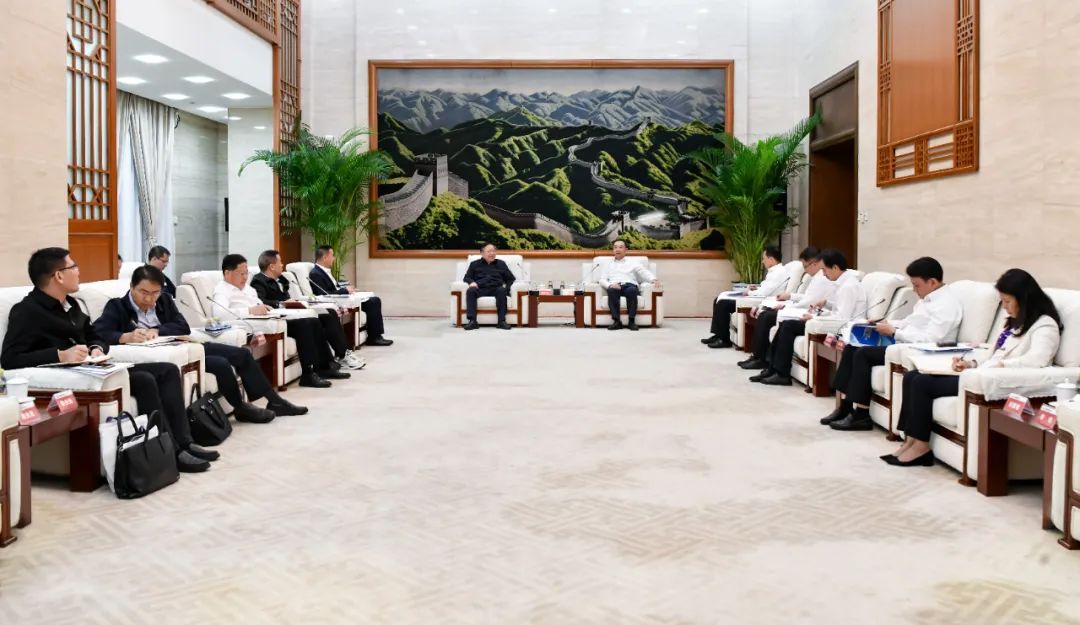 大唐集團(tuán)有限公司黨組書記、董事長鄒磊與廣西壯族自治區(qū)國資委黨委書記秦如培會(huì)談