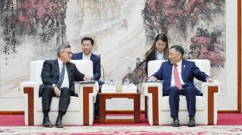 中國能建黨委書記、董事長宋海良與渣打集團主席韋浩思會談