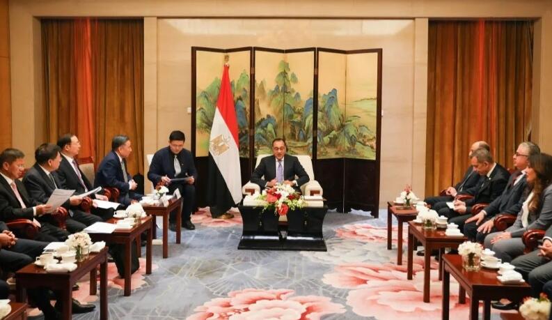 中國能建黨委書記、董事長宋海良拜會埃及總理馬德布利
