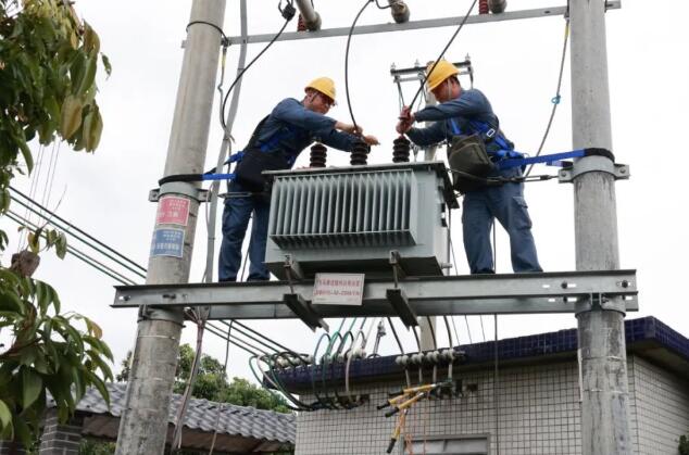 茂名供電局：強(qiáng)降雨過(guò)后，全力搶修復(fù)電不停歇