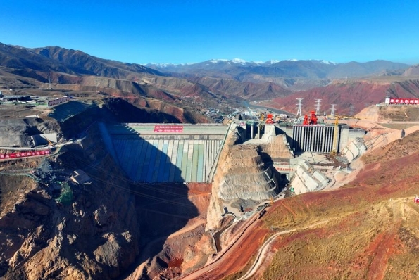國(guó)家重點(diǎn)能源項(xiàng)目青?，敔枔跛娬鞠麻l蓄水