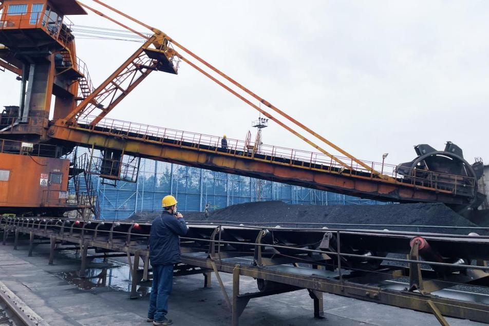 中國(guó)華能：強(qiáng)化供熱應(yīng)急管理 提升煤炭庫(kù)存?！翱诩Z