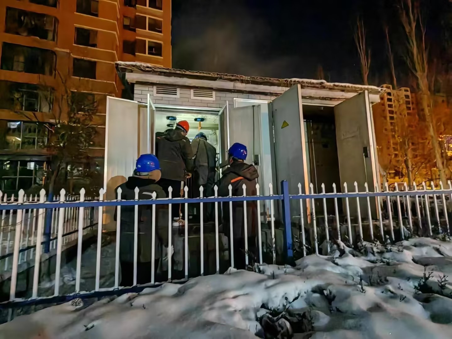 風雪來襲入冬寒，電力搶修送溫暖