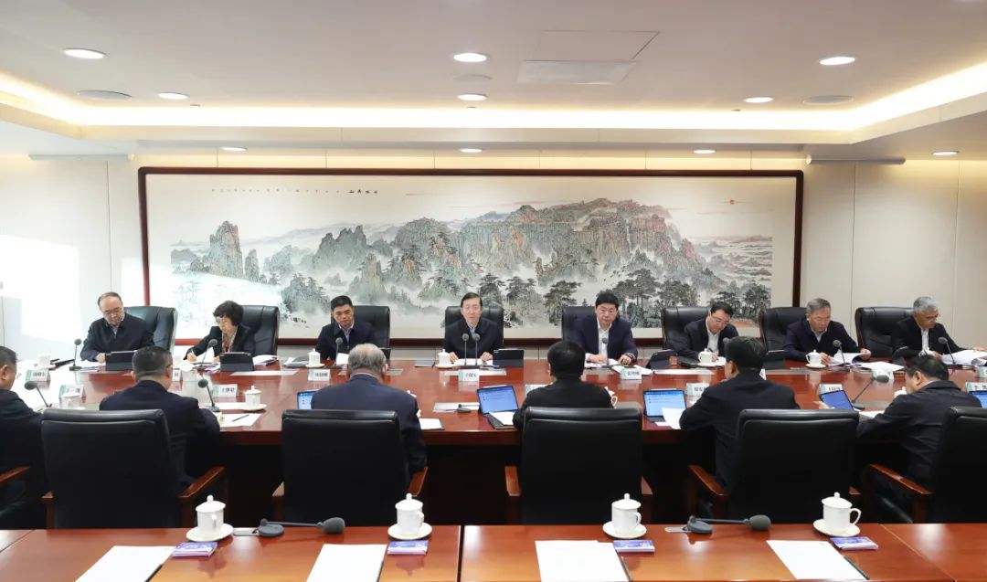 國(guó)家電網(wǎng)公司領(lǐng)導(dǎo)班子和專(zhuān)職助理、總師、副總師2024年調(diào)研座談會(huì)召開(kāi)