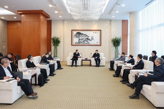 溫樞剛鄧建玲會(huì)見(jiàn)中廣核集團(tuán)董事長(zhǎng)楊長(zhǎng)利、總經(jīng)理高立剛