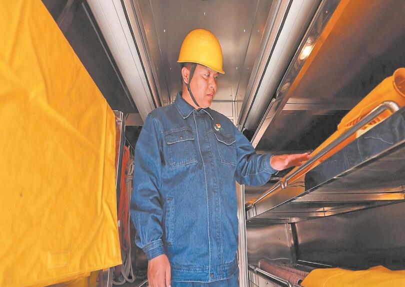 【國網(wǎng)特等勞?！繌垊P：潛心鉆研強本領 精益求精鑄匠心