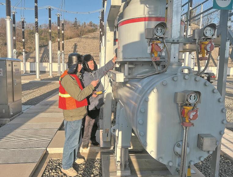 國(guó)網(wǎng)安徽超高壓公司度冬保供，帶電檢測(cè)主網(wǎng)設(shè)備