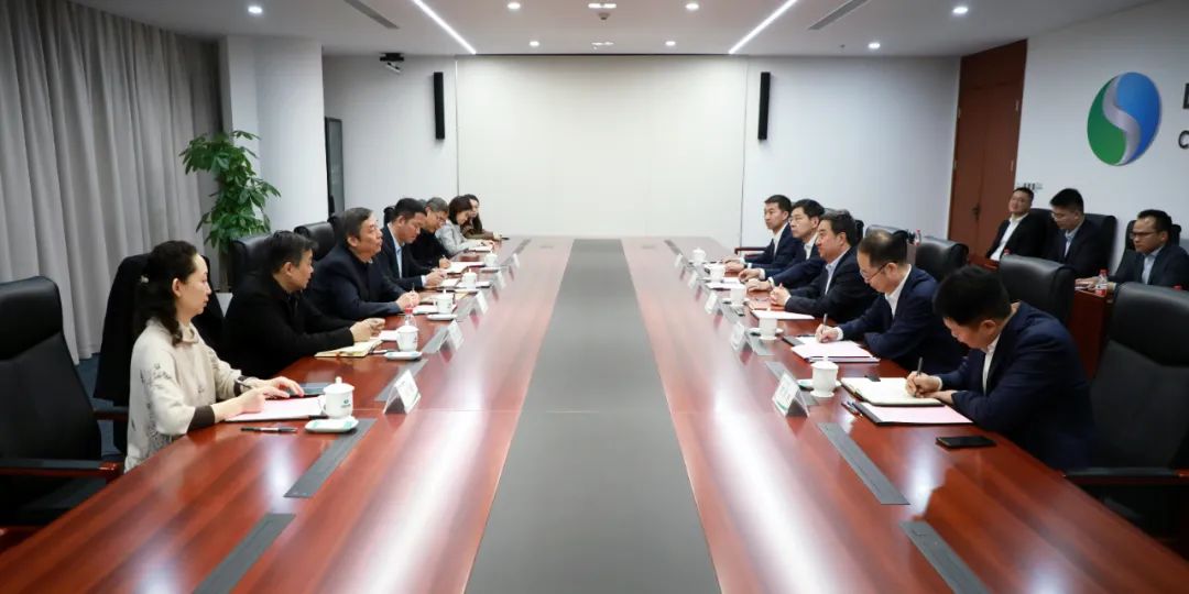 中國(guó)電氣裝備黨委書記、董事長(zhǎng)白忠泉會(huì)見上海市經(jīng)濟(jì)和信息化委員會(huì)副主任戎之勤