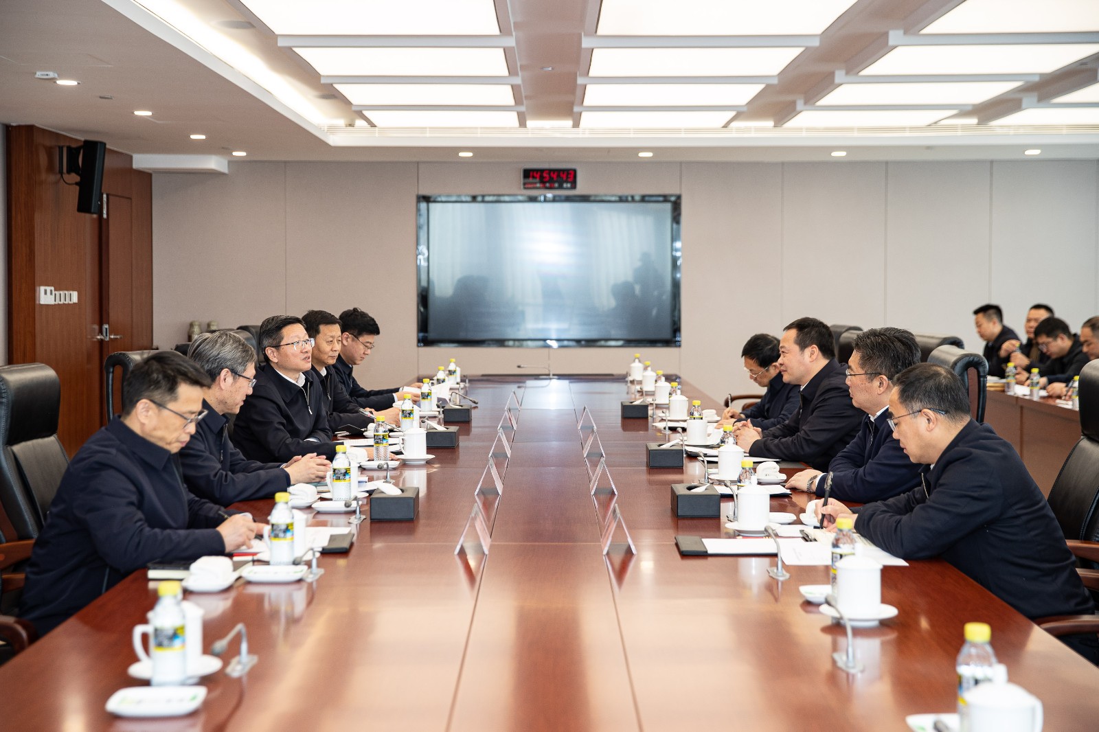 國家能源集團(tuán)公司總經(jīng)理、黨組副書記余兵會見上饒市委書記陳云