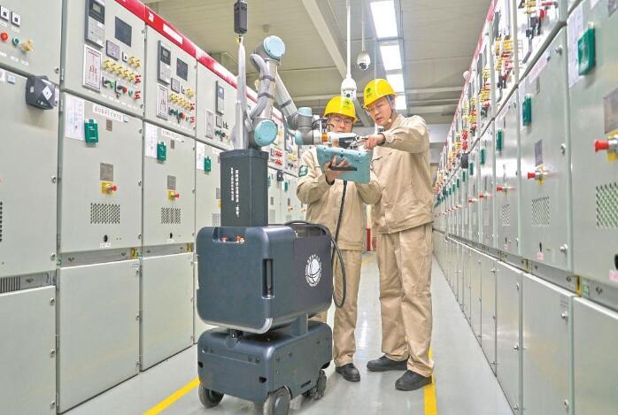 上海浦東供電公司變電站新型仿生機(jī)器人“浦?！? width=