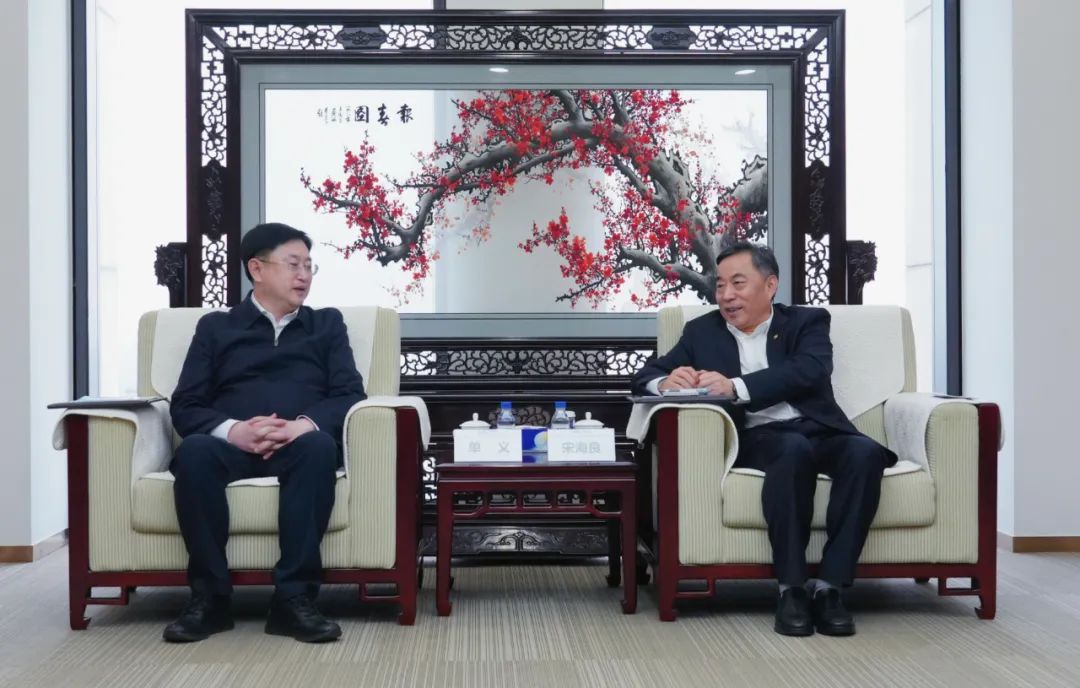 中國能建黨委書記、董事長宋海良與遼寧朝陽市委書記單義、市長老顏武會談