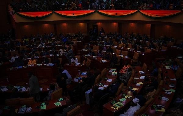 英媒：加納議會欠電費，電力公司拉閘打斷國情咨文