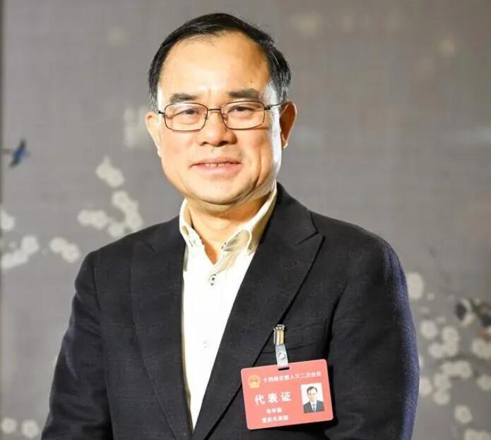 【兩會(huì)好聲音】全國(guó)人大代表、長(zhǎng)安汽車(chē)董事長(zhǎng)朱華榮：強(qiáng)化市場(chǎng)調(diào)節(jié)手段，進(jìn)一步改善汽車(chē)消費(fèi)環(huán)境