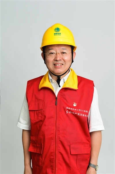 全國人大代表、國網(wǎng)浙江慈溪市供電公司客服中心社區(qū)經(jīng)理錢海軍——讓訴訟服務(wù)之光照亮千家萬戶