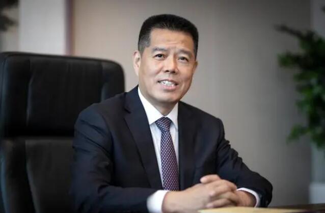 加快推動(dòng)傳統(tǒng)煤炭企業(yè)向新能源企業(yè)轉(zhuǎn)型發(fā)展——訪全國(guó)人大代表，山東能源集團(tuán)黨委書記、董事長(zhǎng) 李偉