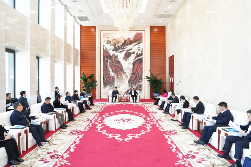 中國能建黨委書記、董事長宋海良與北京市朝陽區(qū)區(qū)長吳小杰會談