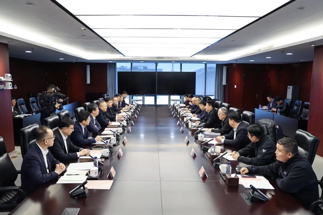 華電集團(tuán)黨組副書記、總經(jīng)理葉向東與北京市副市長(zhǎng)高朋舉行會(huì)談