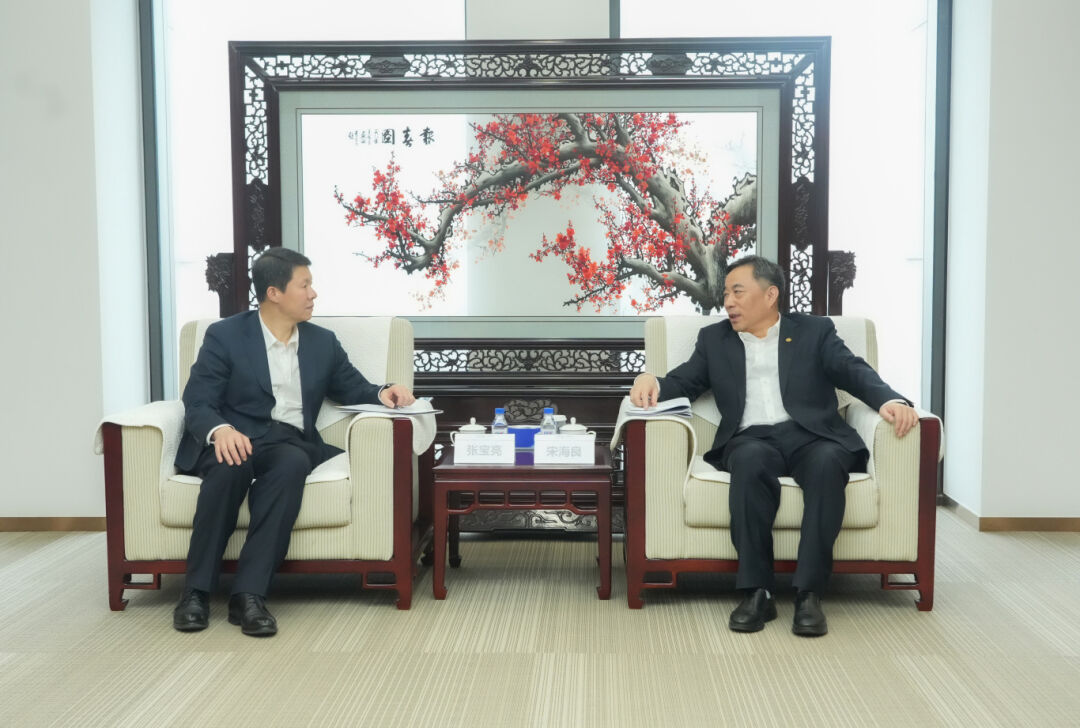 中國(guó)能建黨委書記、董事長(zhǎng)宋海良與臨沂市市長(zhǎng)張寶亮?xí)? width=