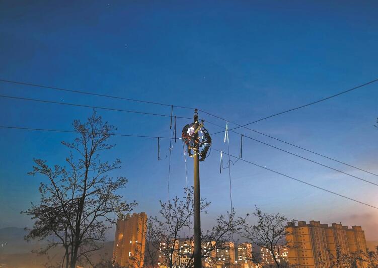 甘肅隴南、天水受強(qiáng)對流天氣影響線路全部恢復(fù)運(yùn)行