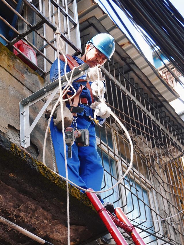 國網(wǎng)郫都供電公司加強(qiáng)“社網(wǎng)共建”，一心為民服務(wù)