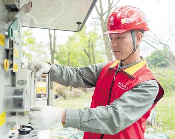 賀彪：星城萬(wàn)家燈火，“帶電護(hù)衛(wèi)”用心守候