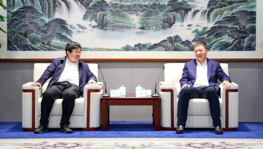 中國電氣裝備黨委副書記、總經(jīng)理周群會見濟南市副市長任廣鋒