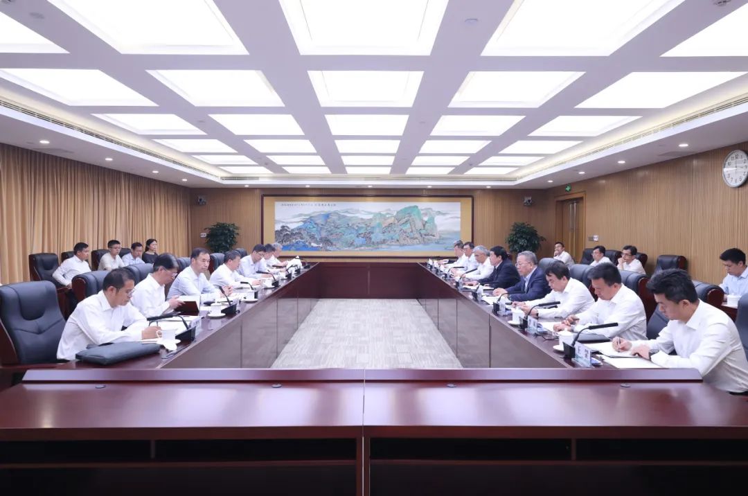 國家能源局黨組書記、局長章建華赴國家電網(wǎng)公司調研迎峰度夏電力保供工作