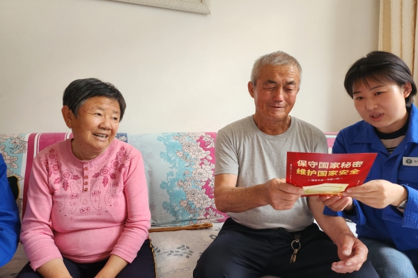 內(nèi)蒙古電力公司烏海千里山供電公司黨支部、工會、團(tuán)支部（青工委）開展“蒙電愛心光明行”保密宣傳活動