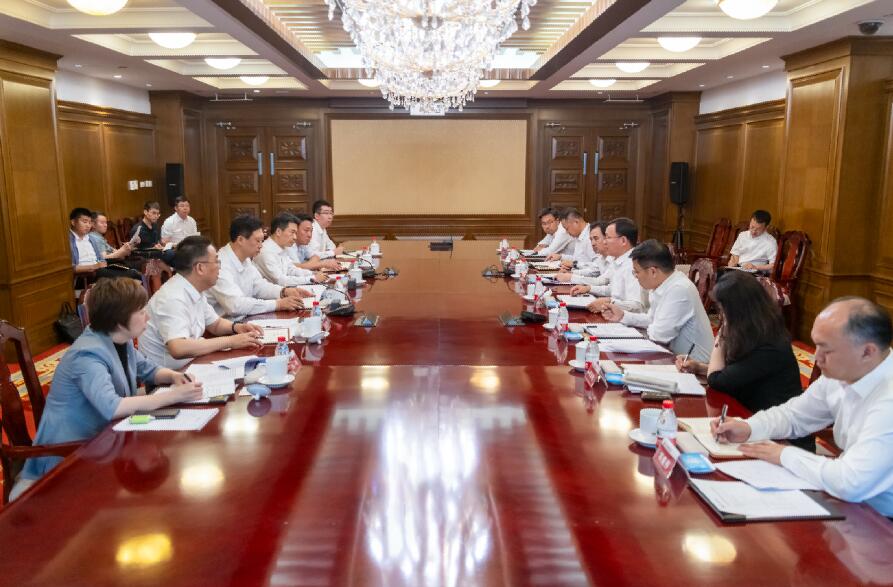 大唐集團(tuán)總經(jīng)理、黨組副書記張傳江與阜新市委書記胡濤、市長周鵬舉會(huì)談