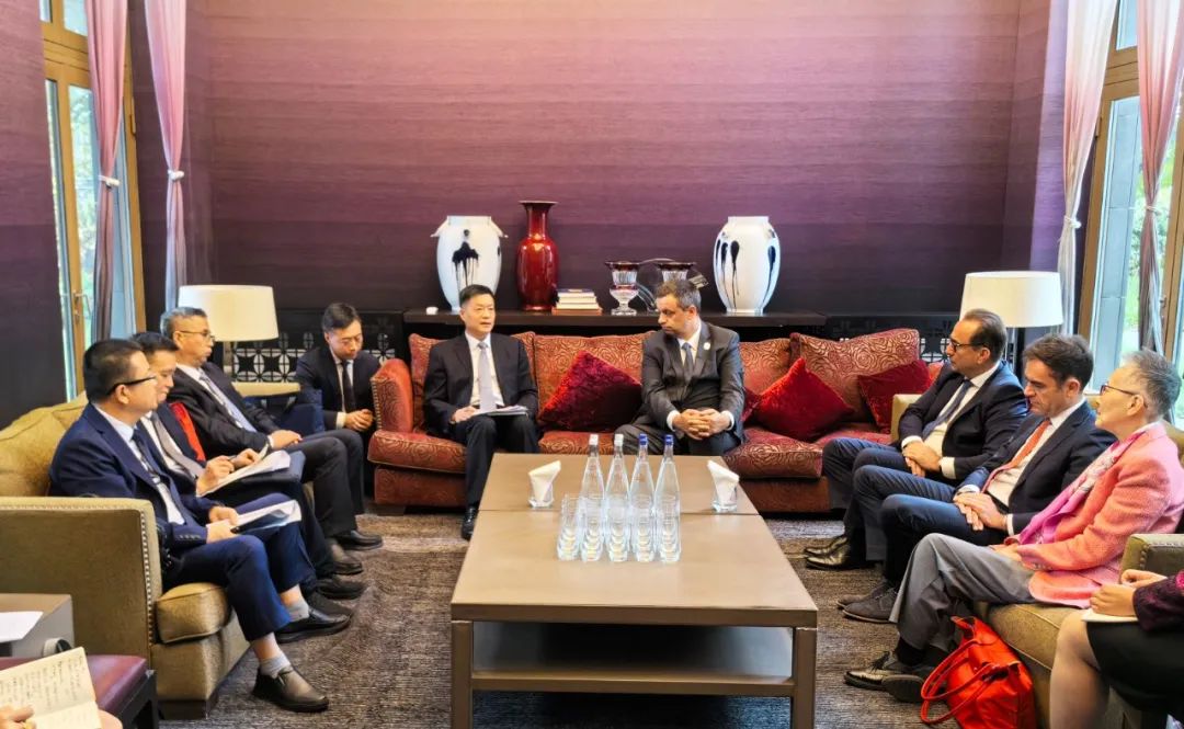 東方電氣集團(tuán)黨組書記、董事長俞培根與法國電力集團(tuán)董事長兼首席執(zhí)行官呂克·雷蒙會(huì)談