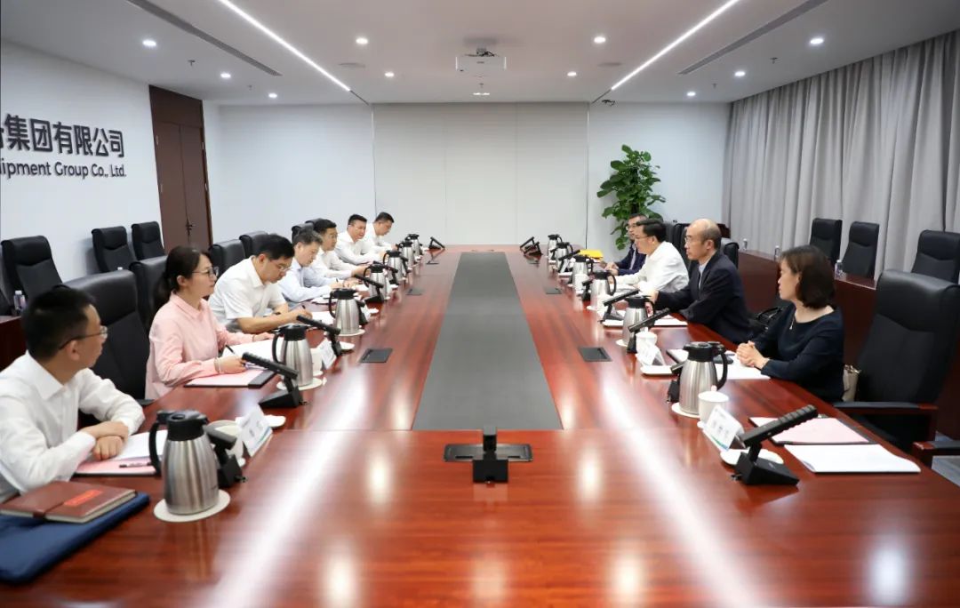 中國(guó)電氣裝備黨委副書(shū)記、總經(jīng)理周群會(huì)見(jiàn)上海市經(jīng)信委副主任湯文侃