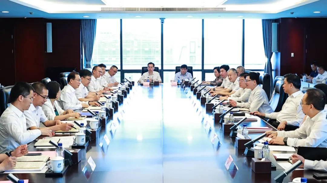 華電集團(tuán)黨組書(shū)記、董事長(zhǎng)江毅與廣西壯族自治區(qū)主席藍(lán)天立會(huì)談