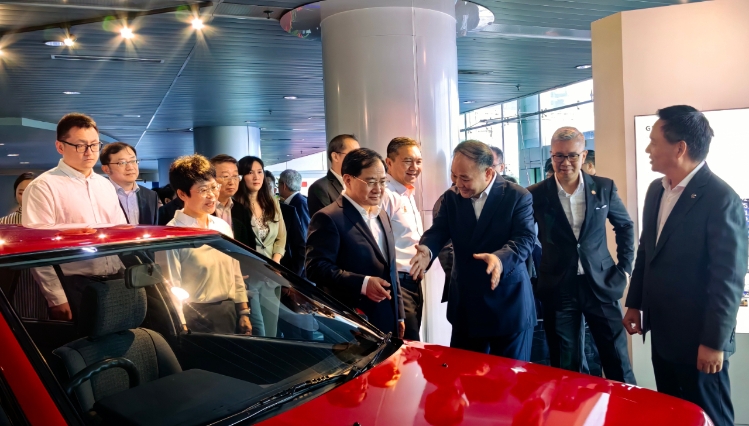 工業(yè)和信息化部部長金壯龍會見馬來西亞投資、貿(mào)易和工業(yè)部部長東姑·扎夫魯