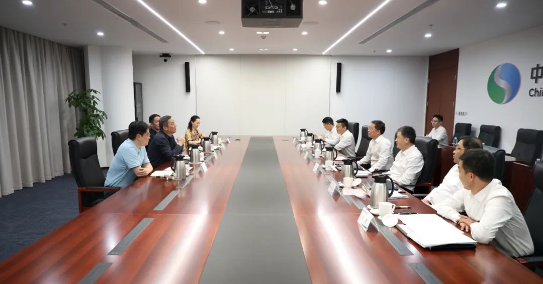 中國電氣裝備李洪鳳董事長、周群總經(jīng)理會見上海市經(jīng)信委副主任戎之勤