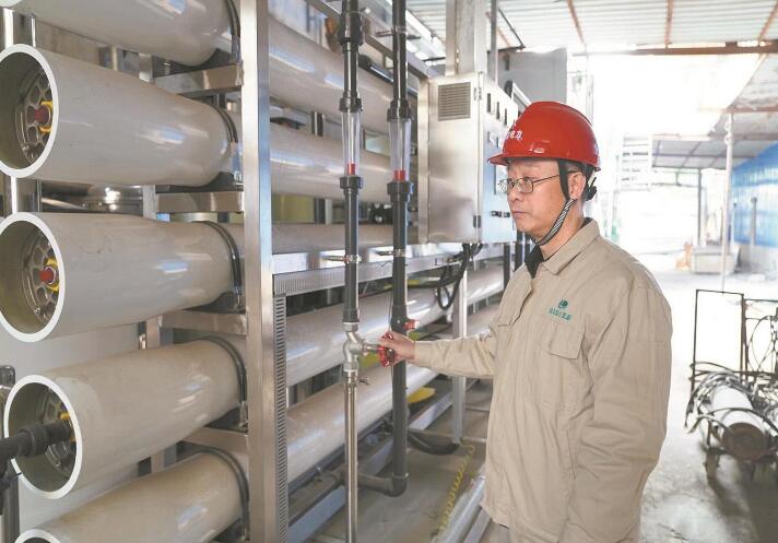 為客戶提供“定制式”用能服務(wù)——記全國五一勞動(dòng)獎(jiǎng)?wù)芦@得者袁俊球