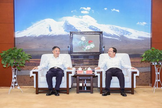 華能集團(tuán)有限公司黨組書記、董事長(zhǎng)溫樞剛拜會(huì)克州黨委書記王學(xué)東