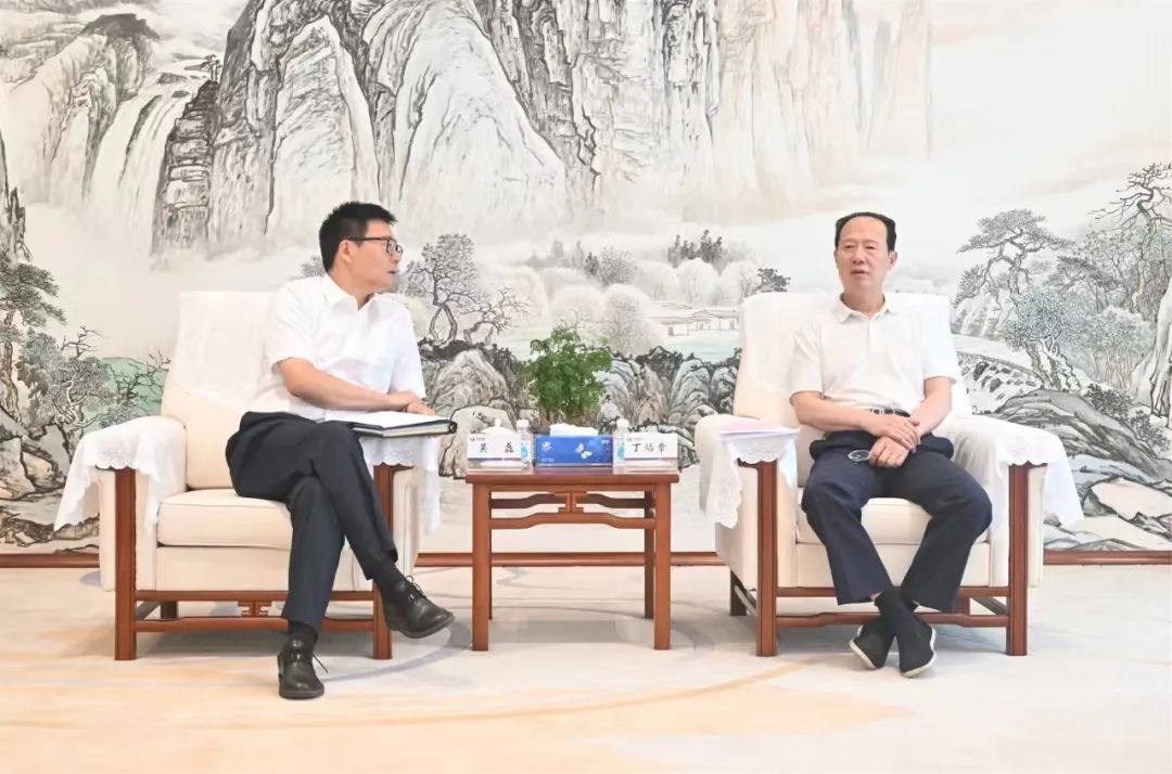 中國電建黨委書記、董事長丁焰章與上海電氣集團黨委書記、董事長吳磊會談