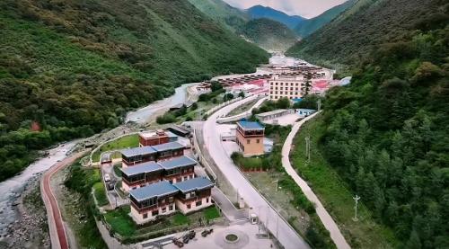 培育壯大清潔能源產(chǎn)業(yè)，推動(dòng)白玉綠色低碳高質(zhì)量發(fā)展