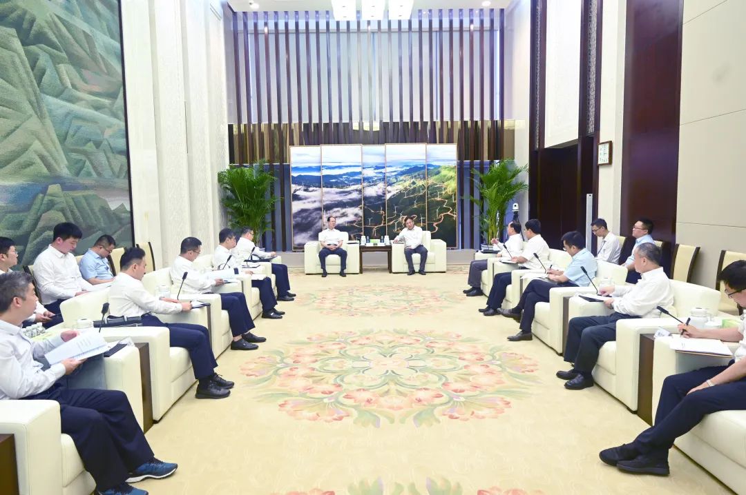 中國電建黨委書記、董事長丁焰章與國家電投黨組書記、董事長劉明勝會談