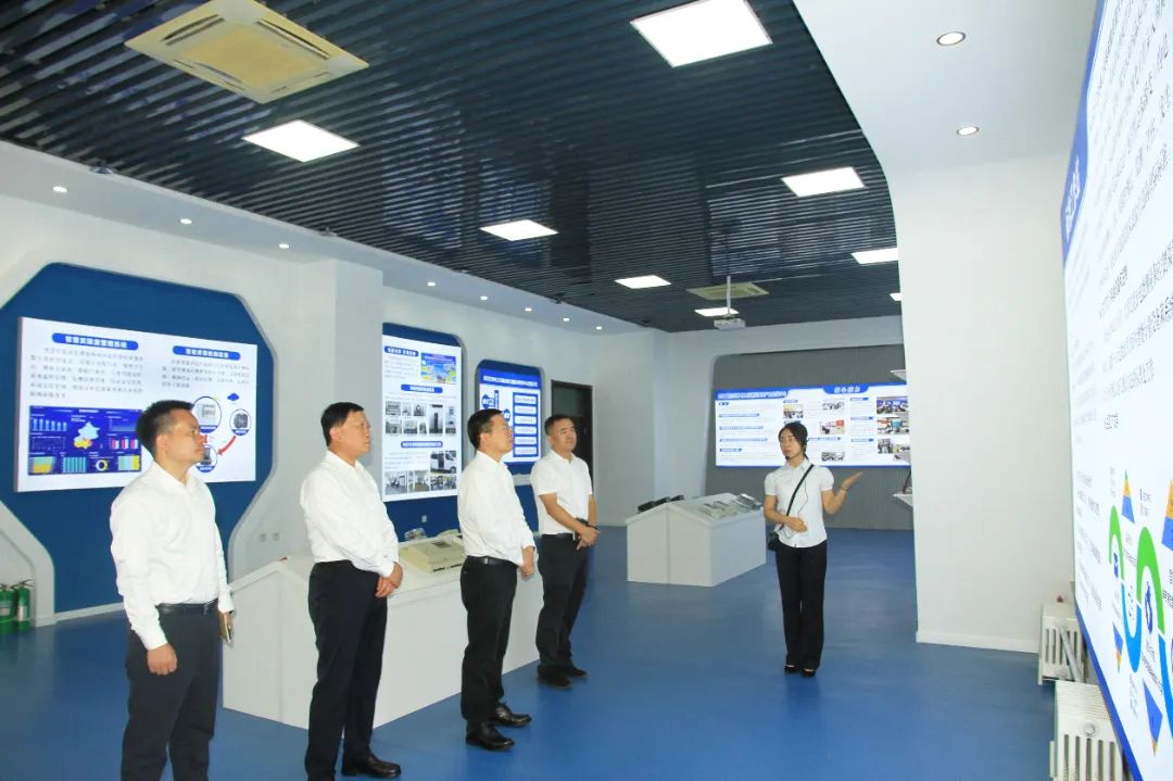 中國電氣裝備黨委書記、董事長李洪鳳赴哈表所、天宇電氣、廈門許繼調(diào)研