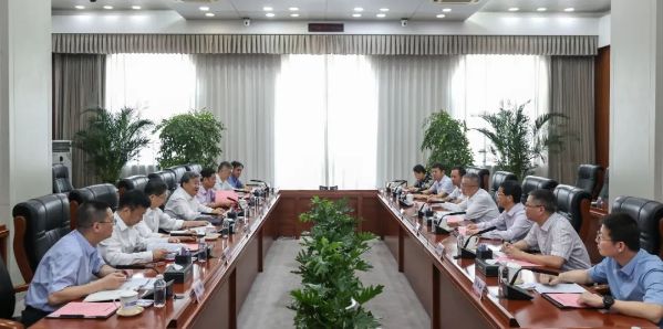 中核集團(tuán)黨組書記、董事長余劍鋒會(huì)見山東大學(xué)黨委書記任友群一行