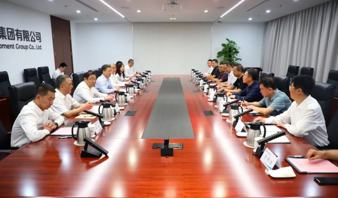 中國電氣裝備黨委書記、董事長李洪鳳會見陜西省人大常委會副主任、寶雞市委書記楊廣亭